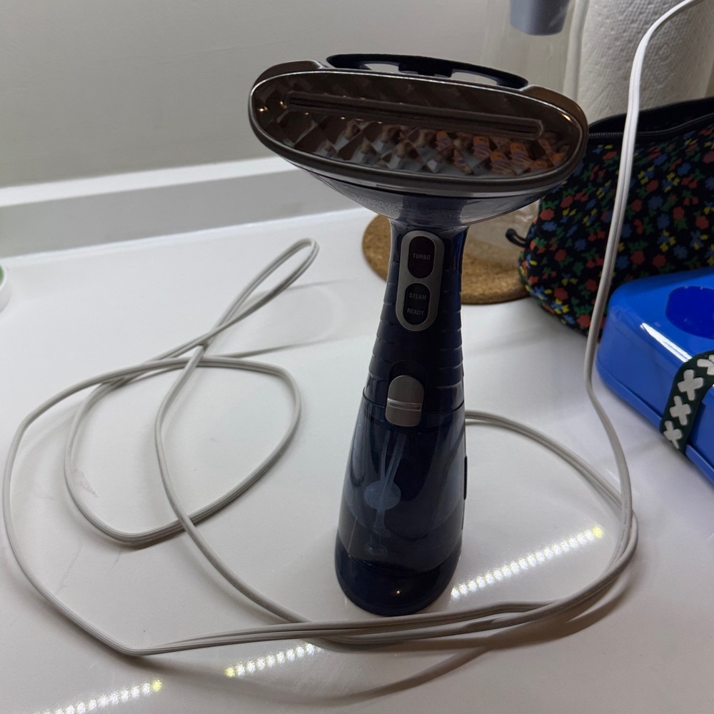 Conair Turbo Extreme Steam Hand Held Fabric Steamer, GS59X, 1875W, 15 min - Picture 3 of 3